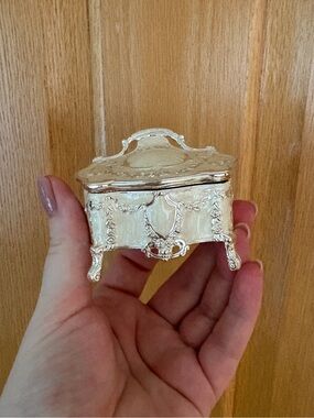NWT🤍Jewelry box for rings 🤍